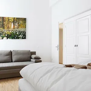 Sc 02 By Rockchair L Superhost Status L 4 Bedrooms Boxspringbeds 2 Bathrooms Balcony Elevator - Cozy Family & Business Flair Welcomes You! Berlin